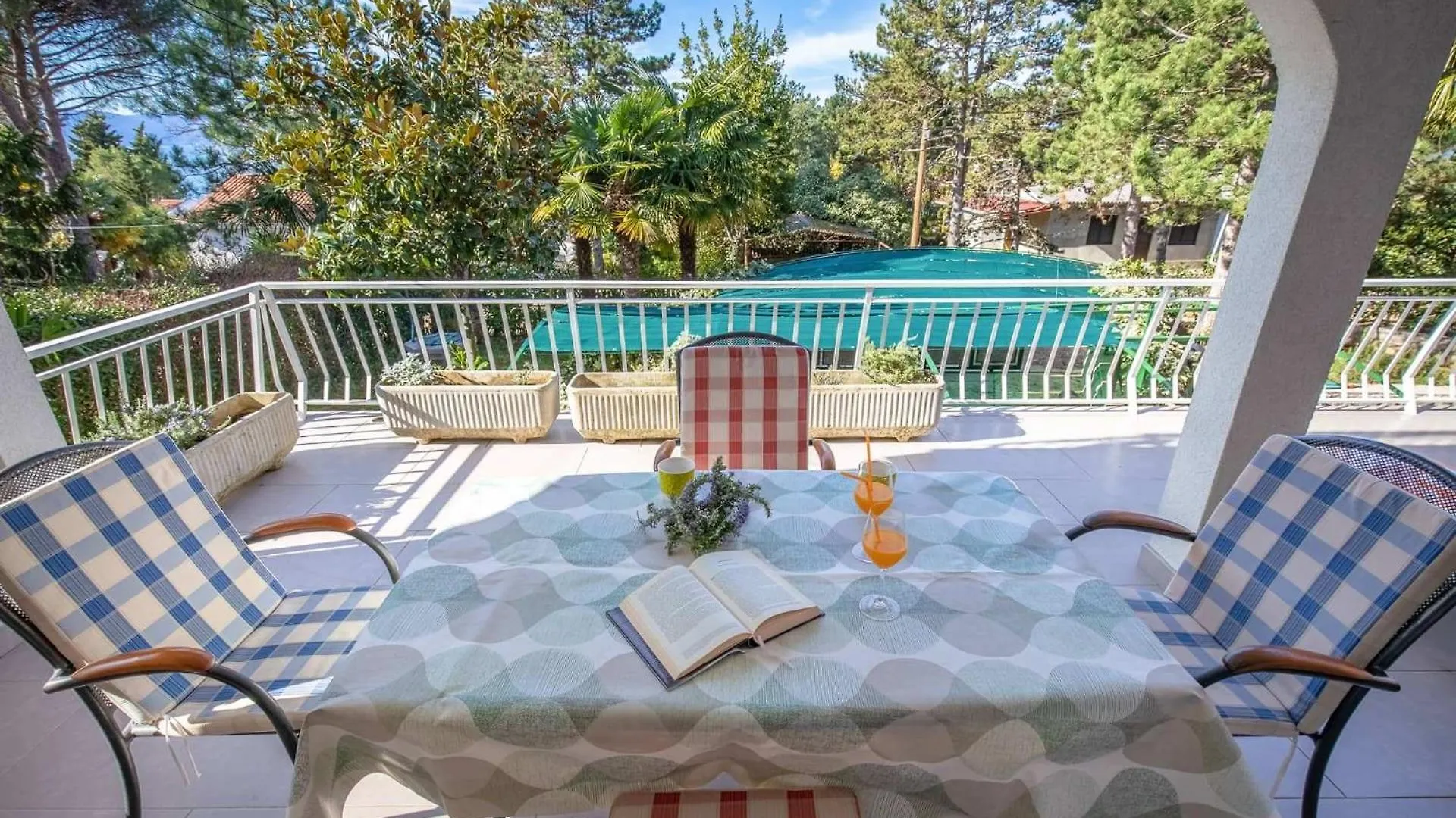 Apartments By The Sea Njivice, Krk - 21868 0*, Njivice Croatia